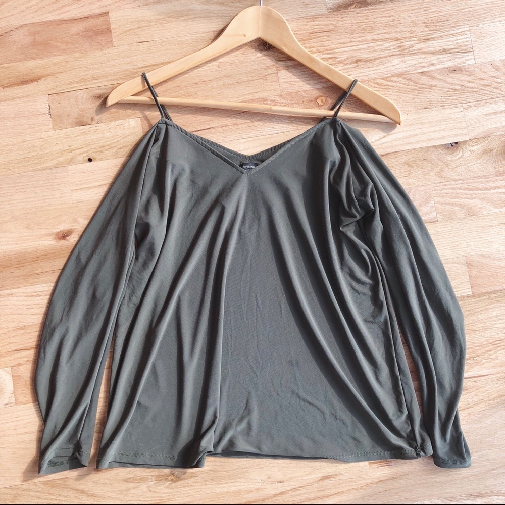 RIVER ISLAND off-shoulder long sleeve flowy top ⭐️